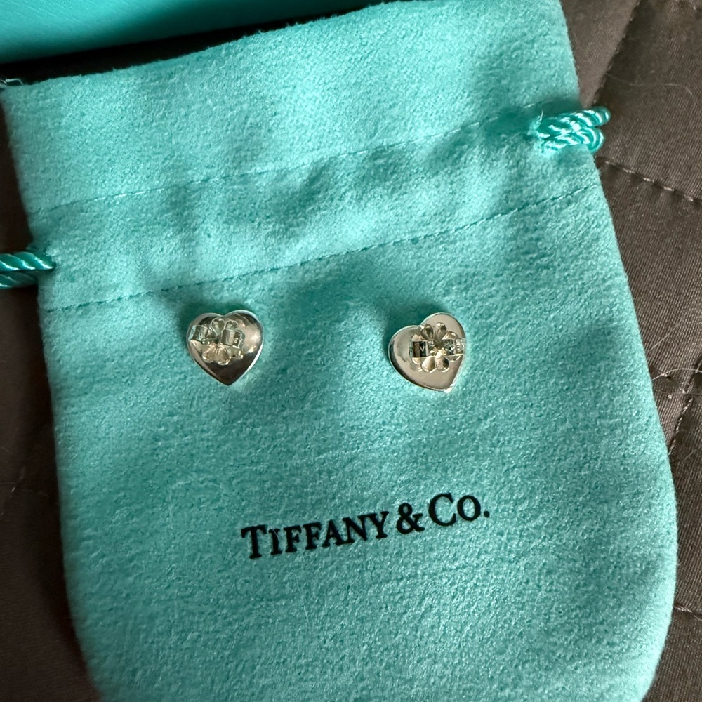 Tiffany & Co. Silver Heart Earrings - Picture 4 of 5